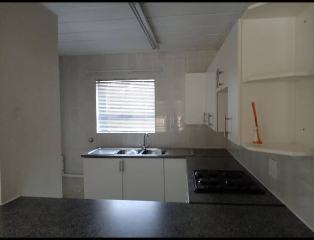 3 BEDROOM APARTMENT FOR SALE IN VANDERBIJLPARK SW 5